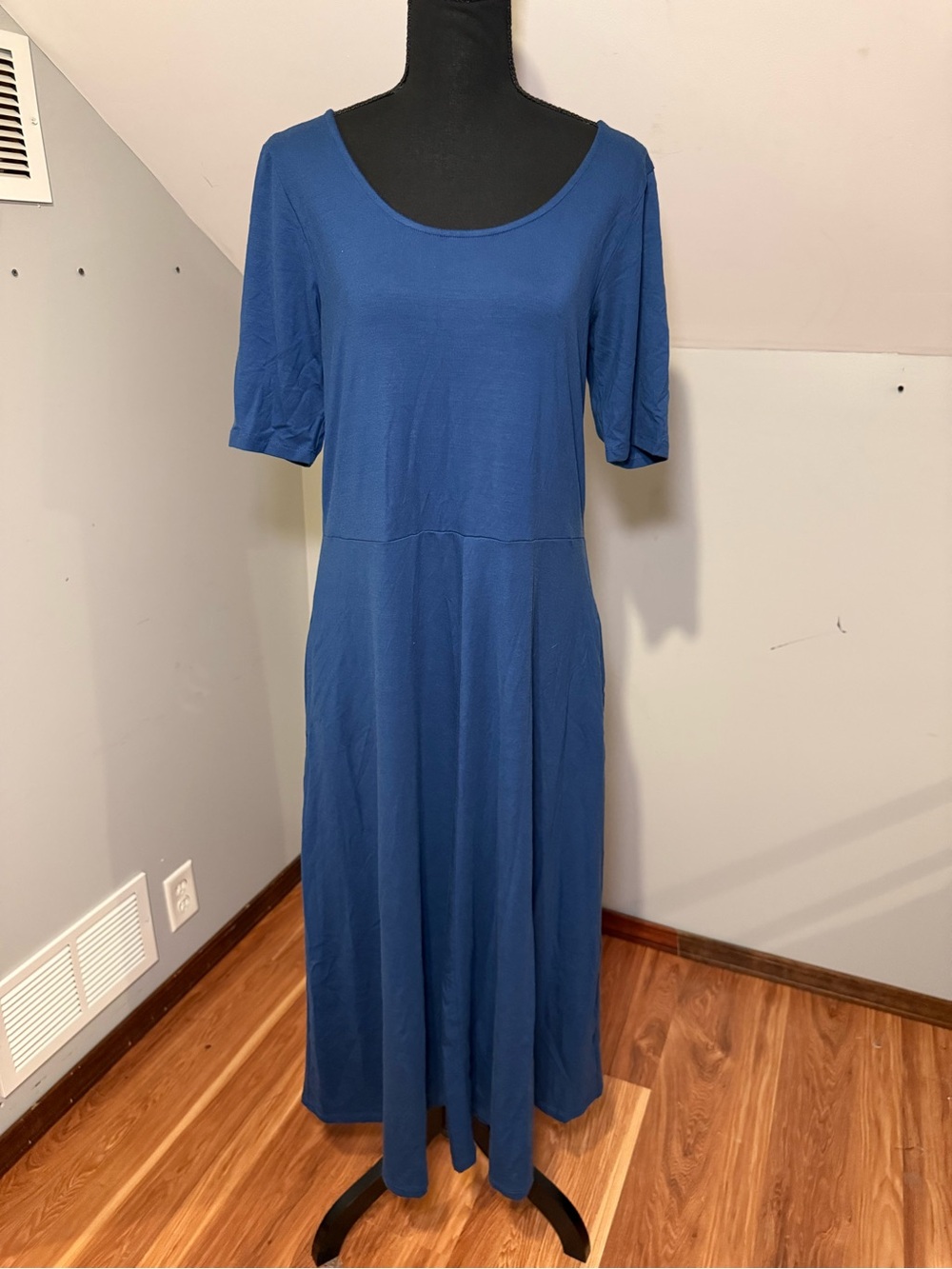 American Giant Scoop Neck Casual Midi Dress with Pockets